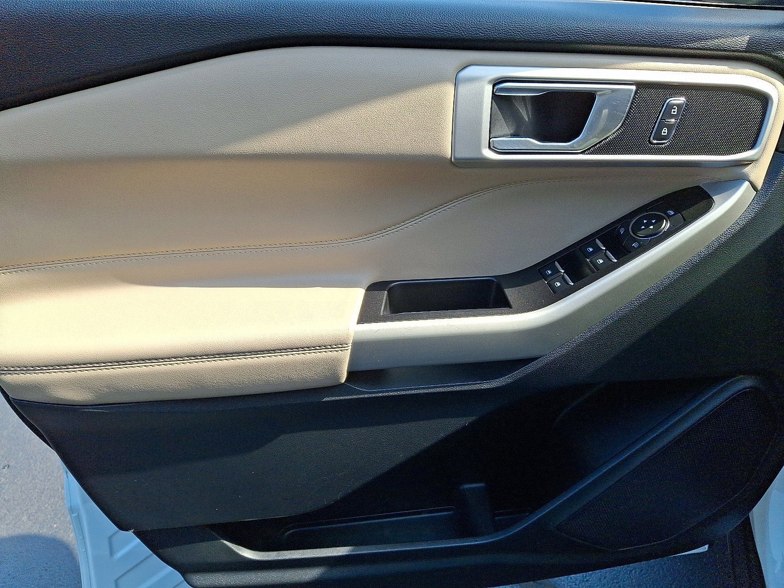 Used 2020 Ford Explorer XLT w/ Equipment Group 202A image 14