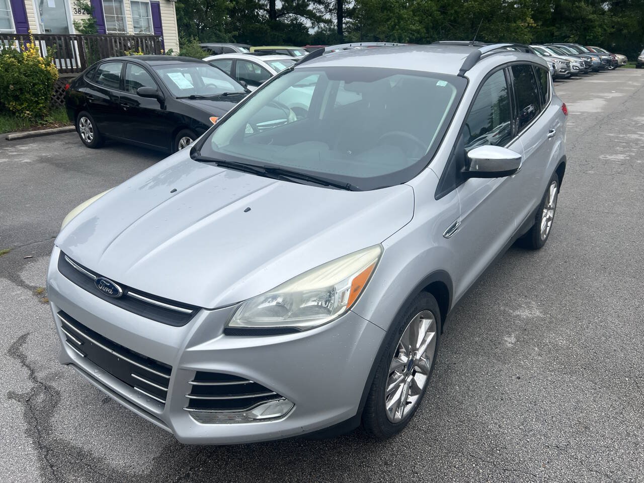 Used 2016 Ford Escape SE w/ SE Chrome Package FWD image 2