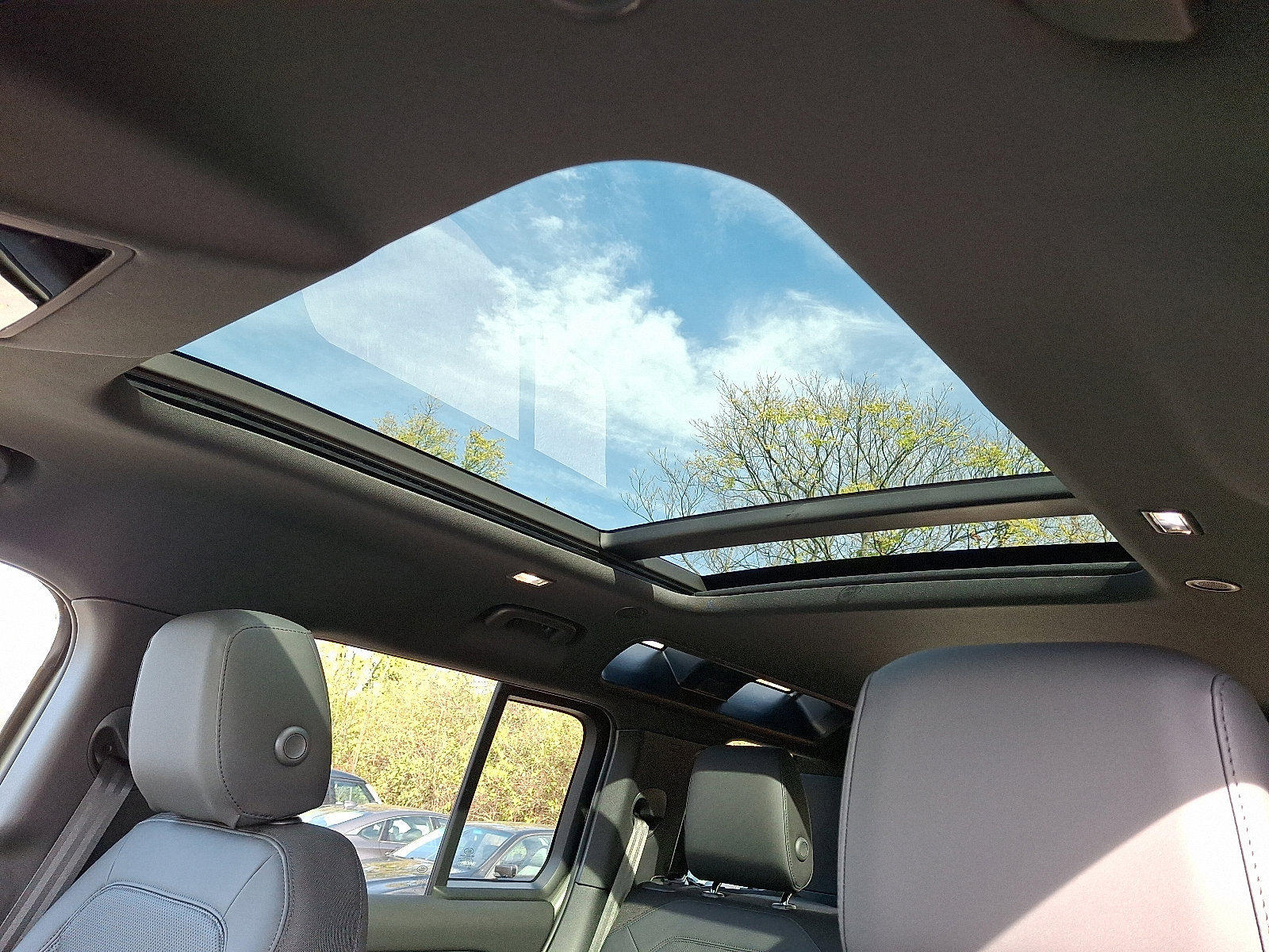 Used 2025 Land Rover Defender 110 S image 14