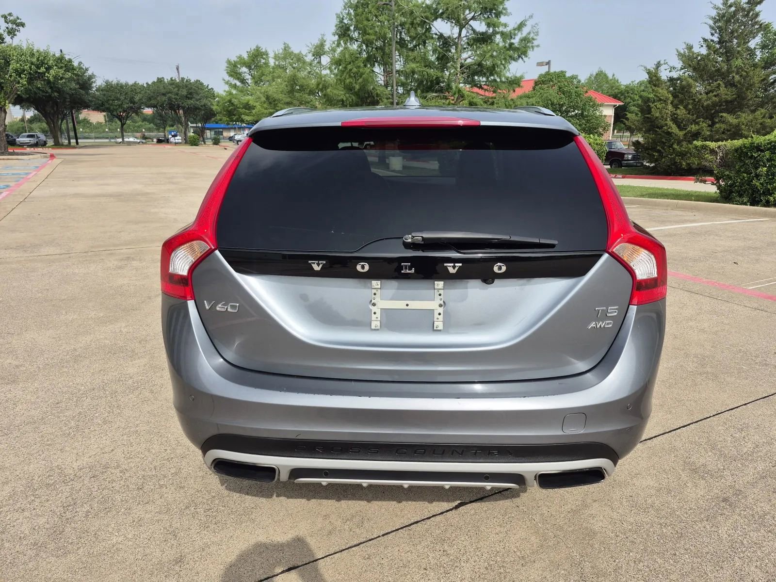 Used 2016 Volvo V60 T5 Cross Country Platinum AWD/4WD image 7