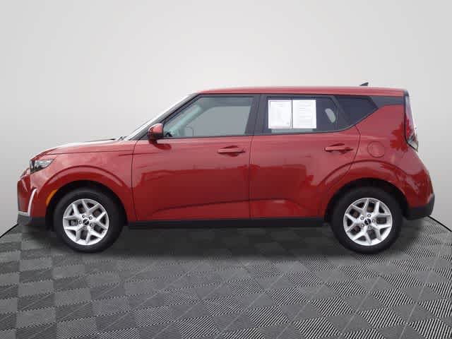 Used 2024 Kia Soul LX w/ Option Group 015 FWD image 2
