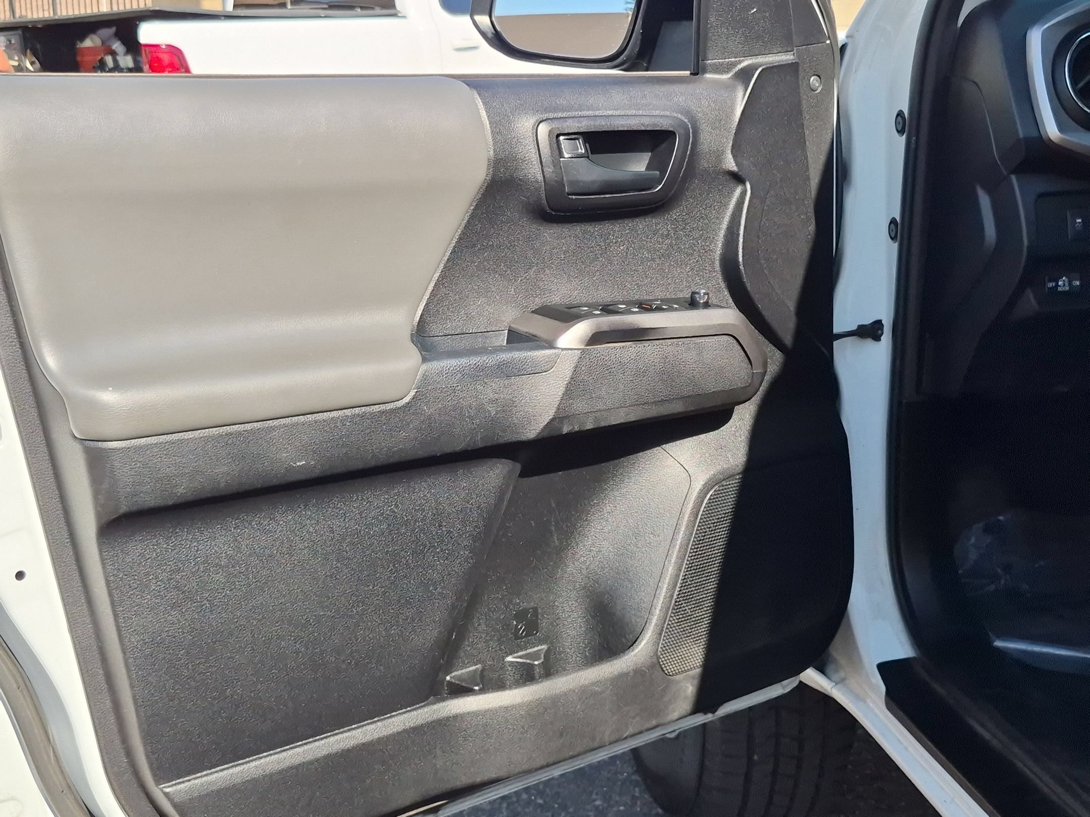 Used 2021 Toyota Tacoma SR5 RWD image 10