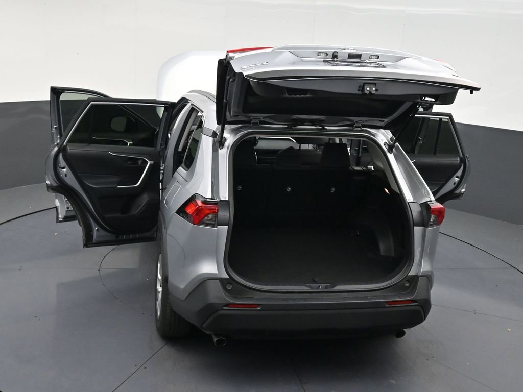 Used 2020 Toyota RAV4 LE FWD image 32