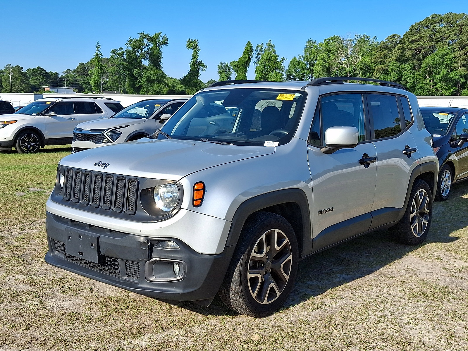Used 2018 Jeep Renegade Latitude FWD image 3
