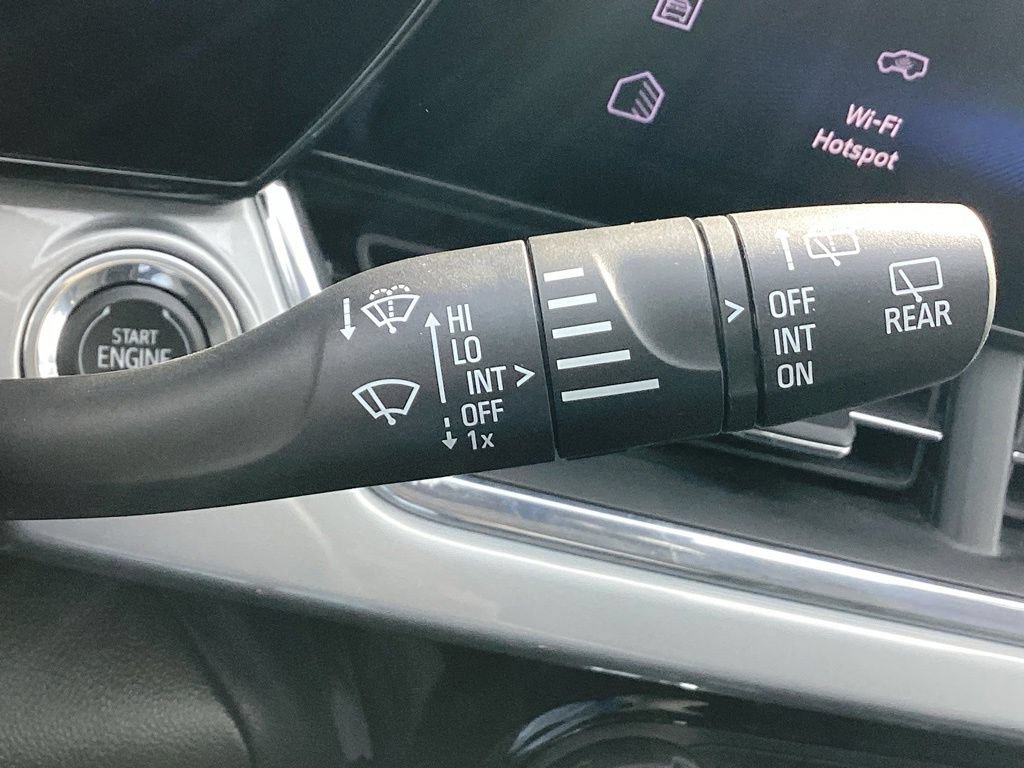 Used 2025 Chevrolet Trax LT w/ LT Convenience Package FWD image 23