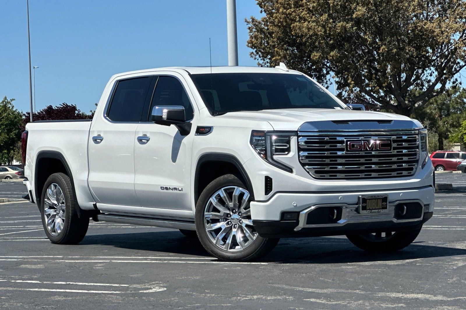 Used 2025 GMC Sierra 1500 Denali w/ Denali Reserve Package AWD/4WD image 2