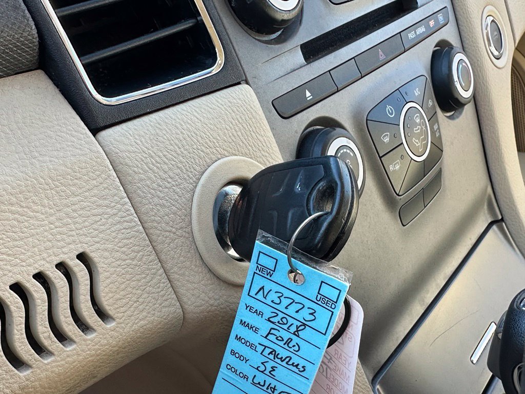 Used 2018 Ford Taurus SE FWD image 28