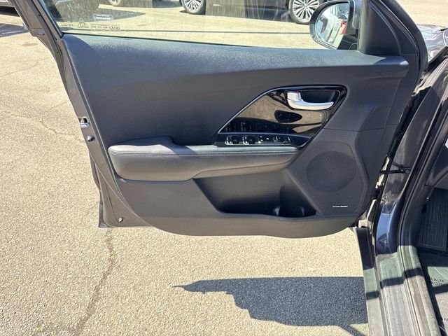 Used 2018 Kia Niro EX w/ EX Touring Graphite Edition image 13