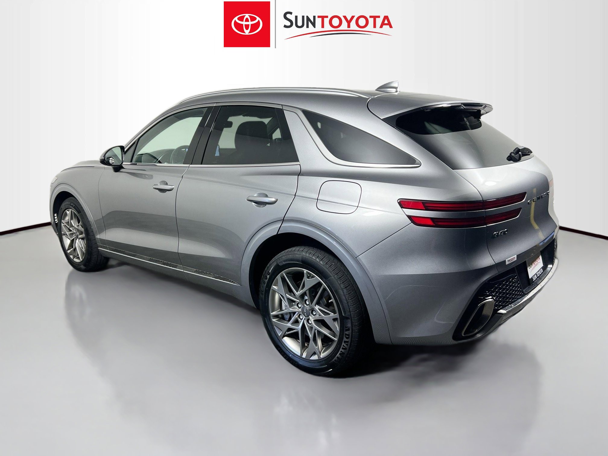 Used 2025 Genesis GV70 2.5T AWD/4WD image 6