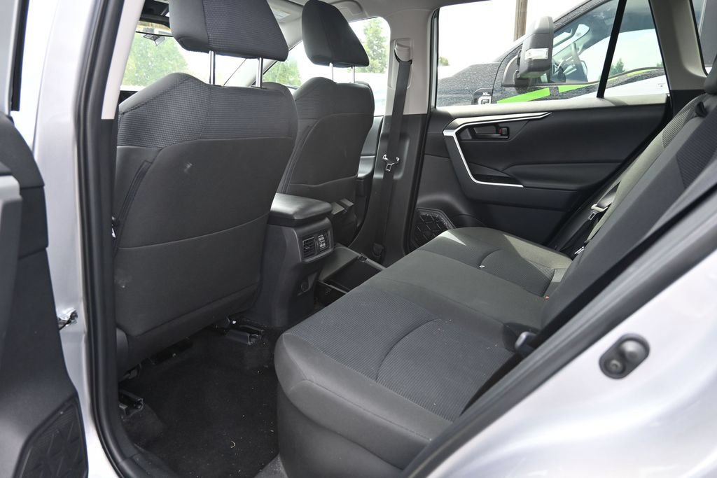Used 2025 Toyota RAV4 LE AWD/4WD image 11