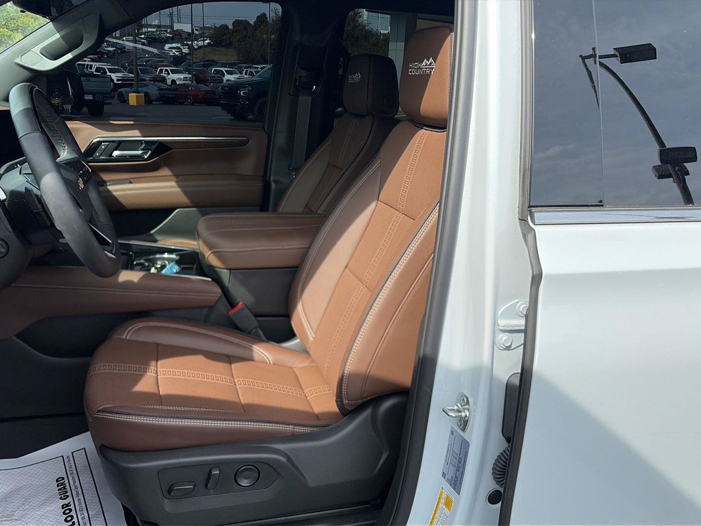 Used 2026 Chevrolet Suburban High Country AWD/4WD image 12