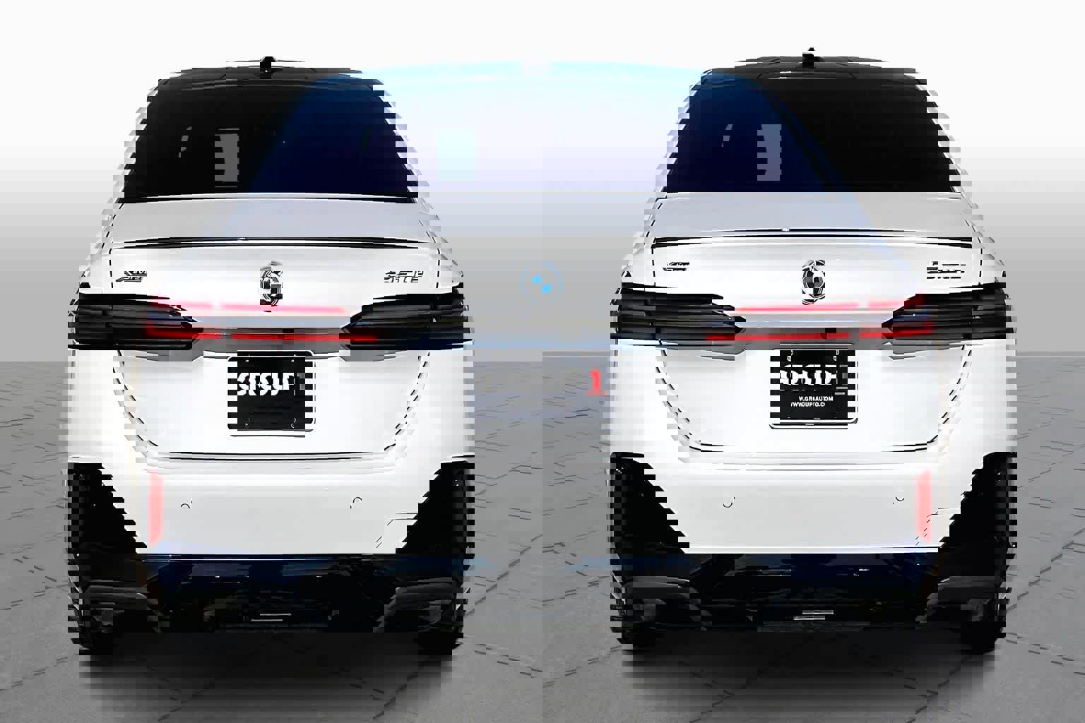 Used 2026 BMW 550e xDrive w/ Premium Package image 4