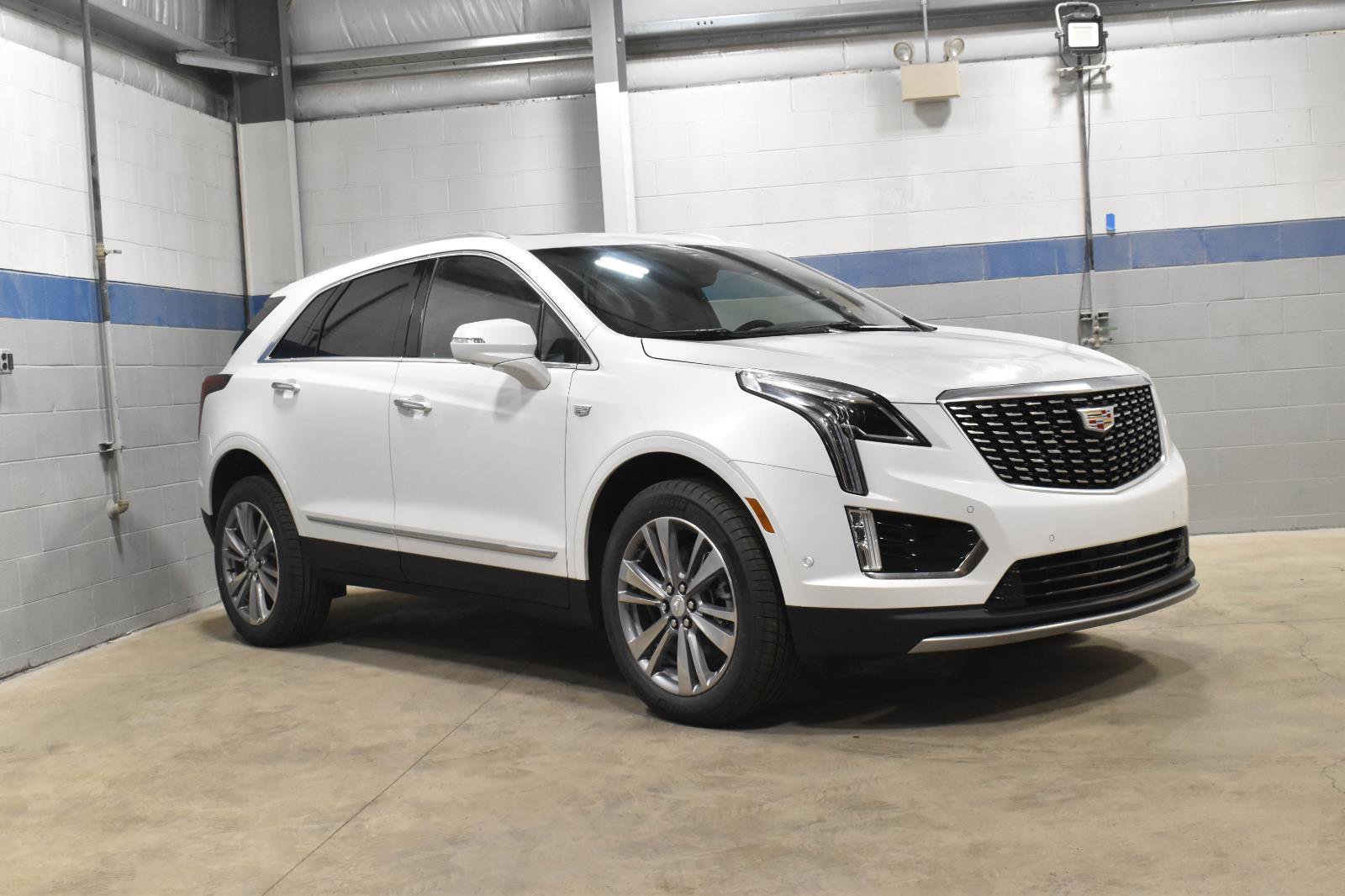 New 2026 Cadillac XT5 Premium Luxury w/ LPO, Floor Liner Package AWD/4WD image 19