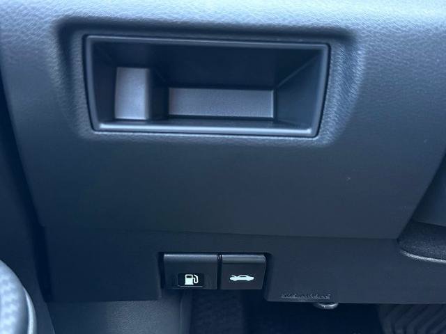 New 2025 Nissan Versa SR w/ Trunk Package FWD image 24