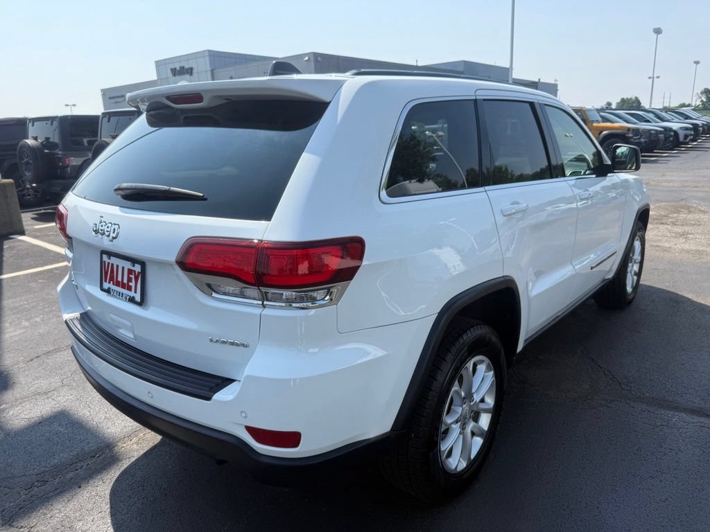 Certified 2022 Jeep Grand Cherokee Laredo E AWD/4WD image 3