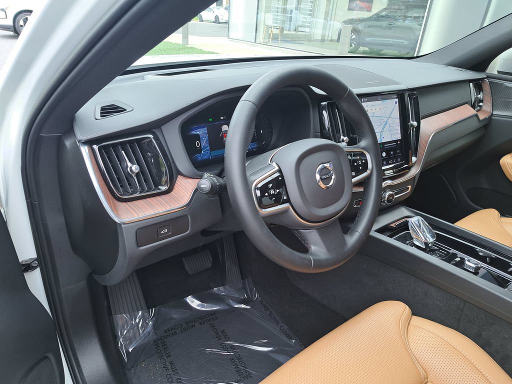Used 2023 Volvo XC60 B5 Ultimate w/ Protection Package Premier FWD image 8