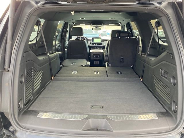 Used 2022 Chevrolet Suburban RST w/ Luxury Package AWD/4WD image 32