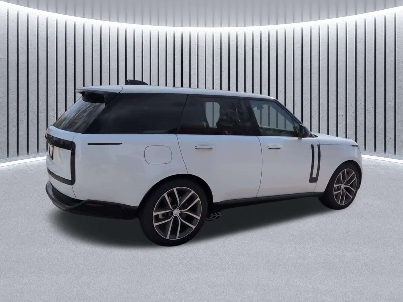 Used 2024 Land Rover Range Rover SE AWD/4WD image 9