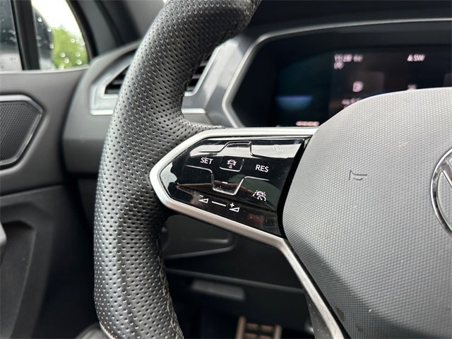 Used 2022 Volkswagen Tiguan SE R-Line image 23