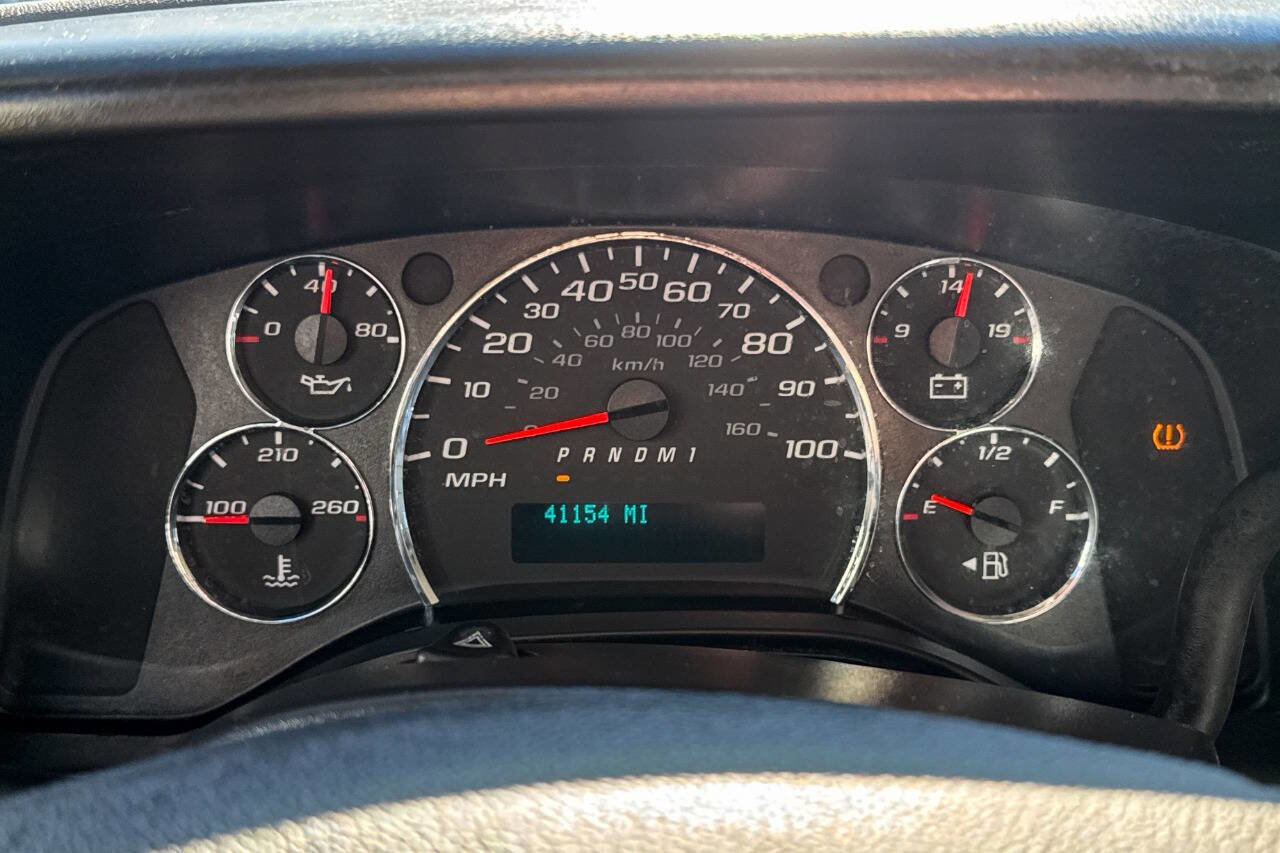 Used 2017 Chevrolet Express 2500 image 23