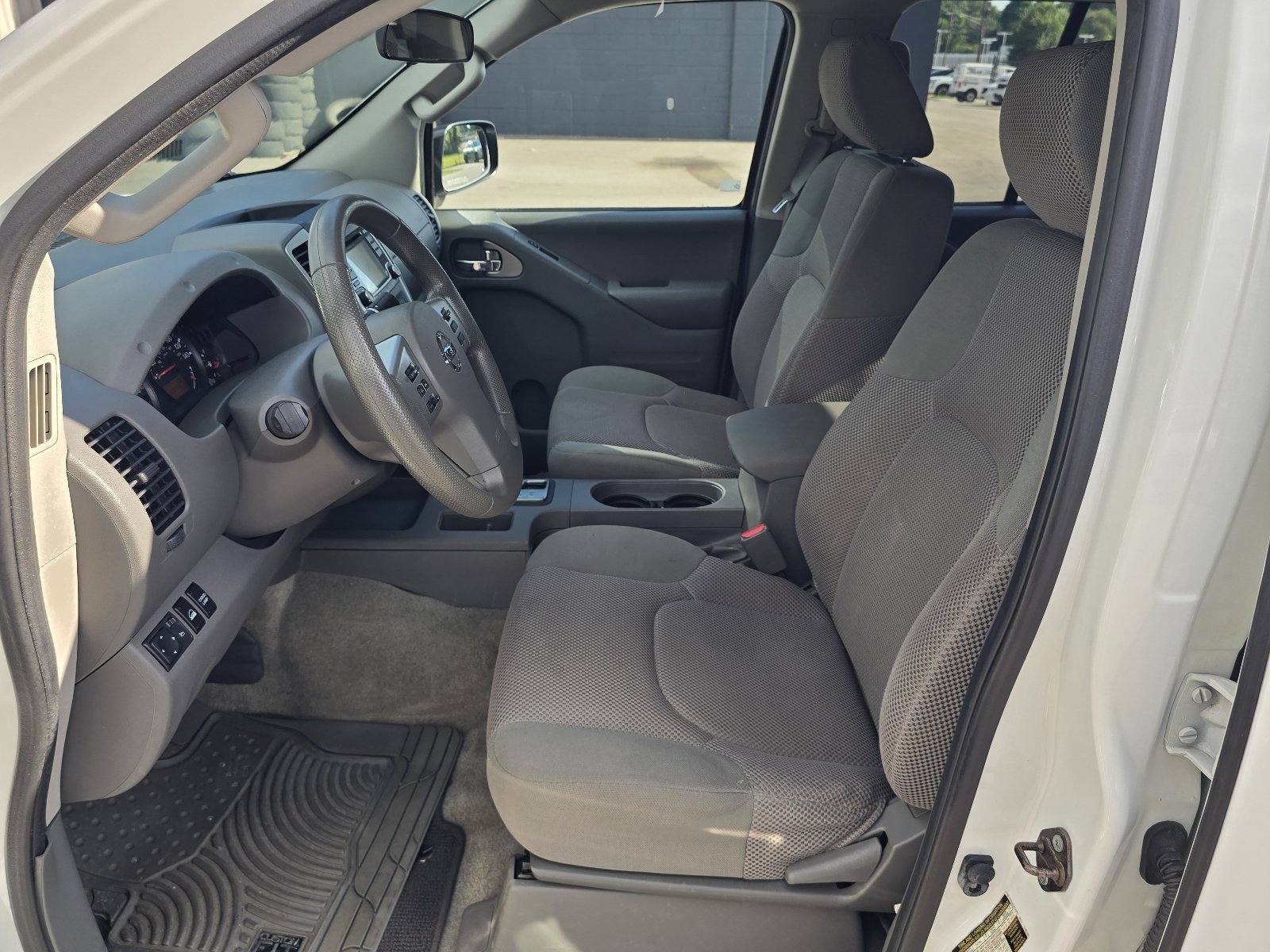 Used 2016 Nissan Frontier SV AWD/4WD image 14