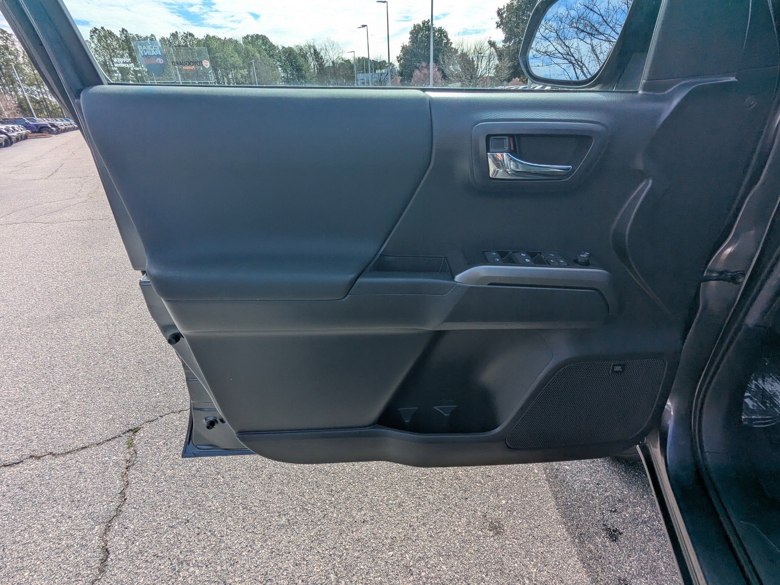 Used 2022 Toyota Tacoma TRD Sport w/ TRD Premium Sport Package image 15