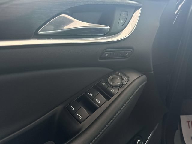 Used 2022 Buick Enclave Avenir w/ Avenir Technology Package AWD/4WD image 17