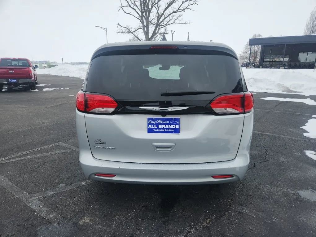 Used 2024 Chrysler Voyager LX image 6