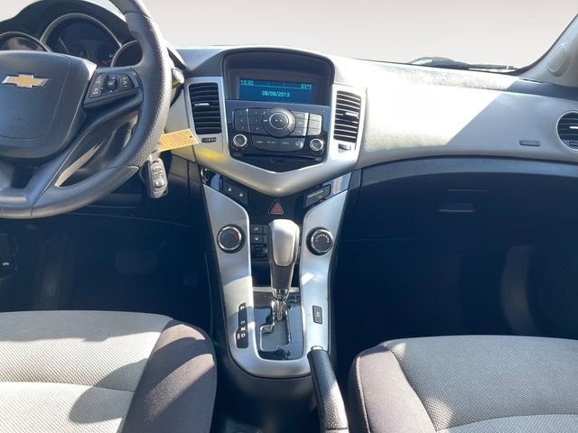 Used 2014 Chevrolet Cruze LS image 11