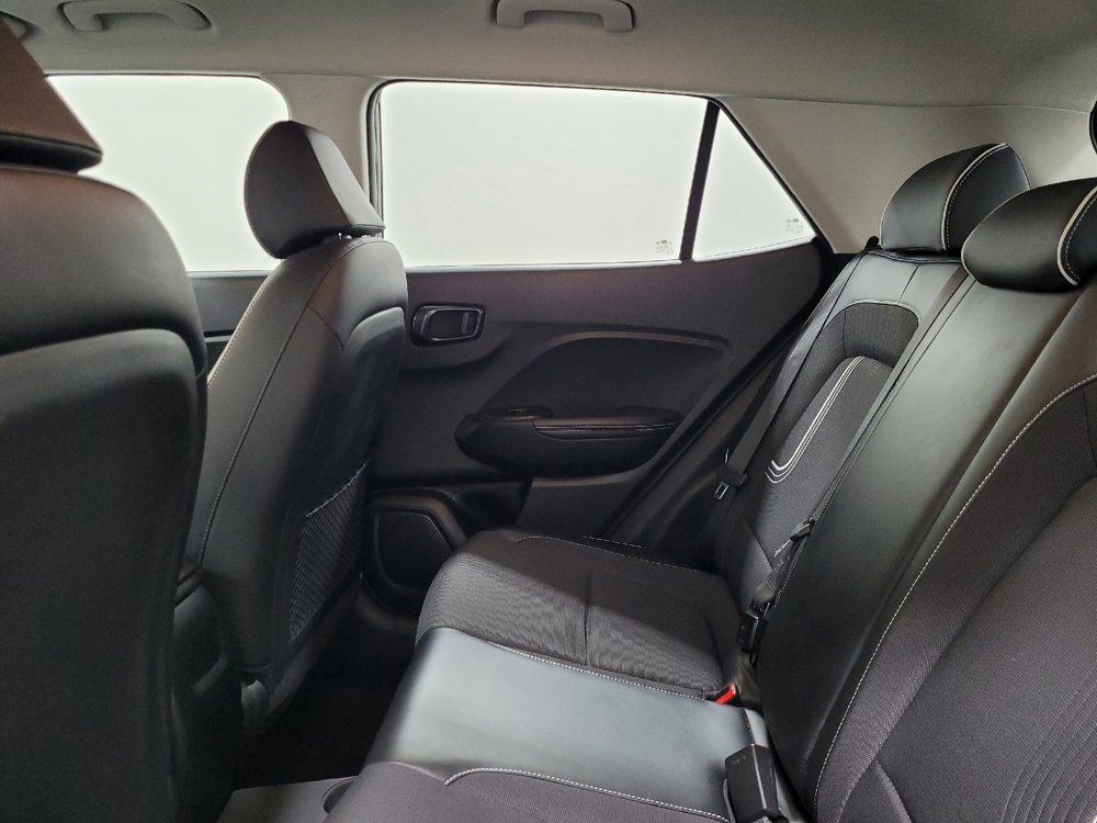Used 2022 Hyundai Venue Limited image 18