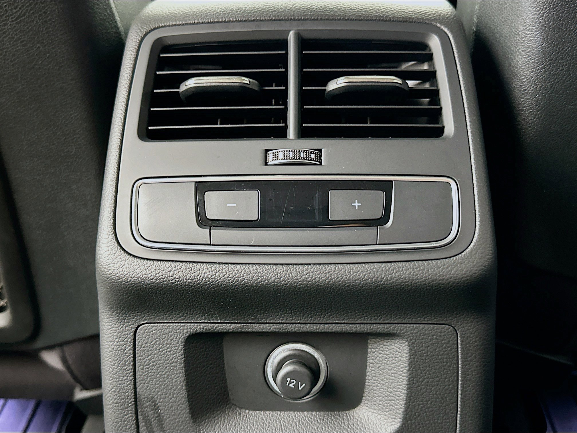 Used 2017 Audi A4 2.0T Premium image 27