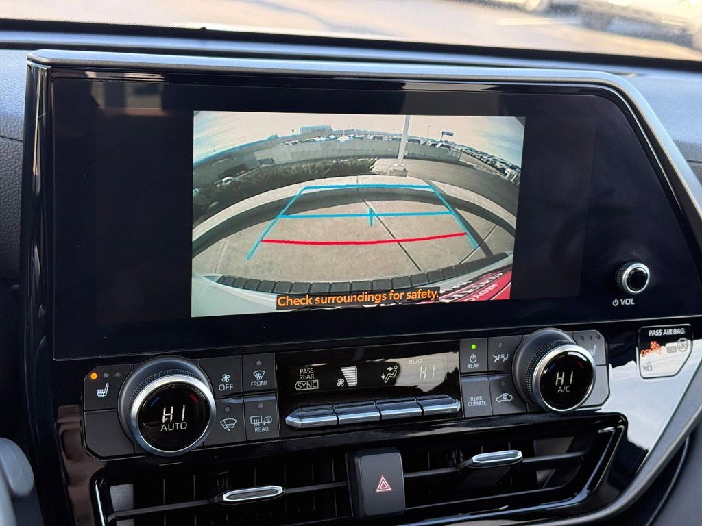 Used 2024 Toyota Highlander XLE image 29