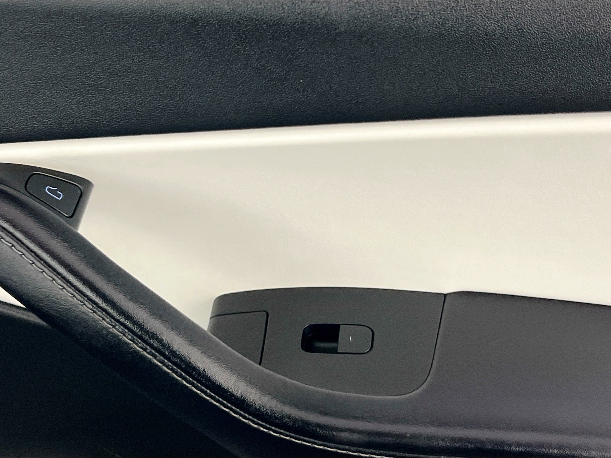 Used 2022 Tesla Model Y Long Range image 31