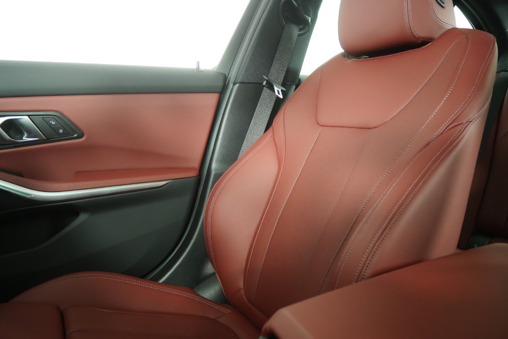 Certified 2025 BMW 330i Sedan RWD image 24