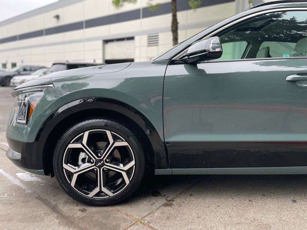 Used 2024 Kia Niro EX Touring FWD image 9