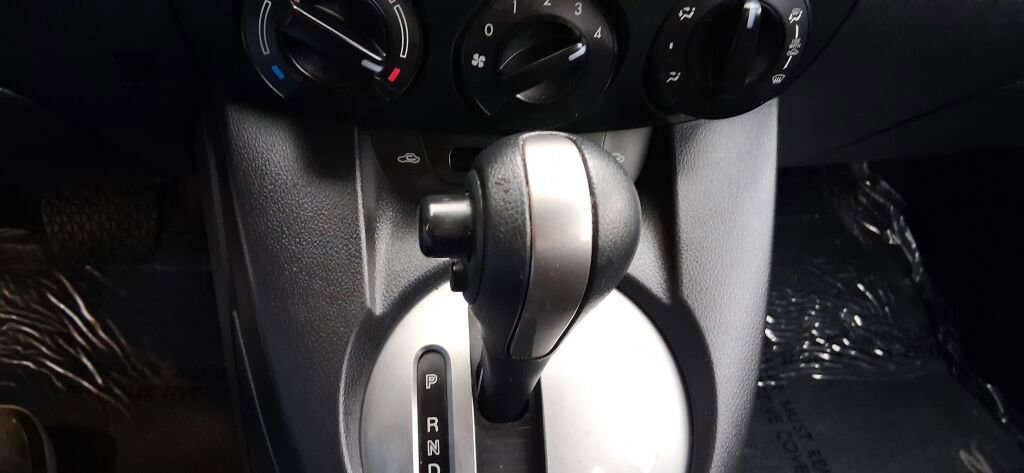 Used 2011 MAZDA MAZDA2 Touring image 21