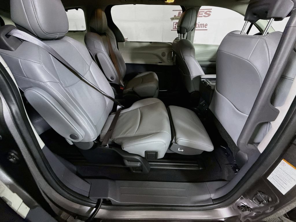 Certified 2024 Toyota Sienna Limited AWD/4WD image 32