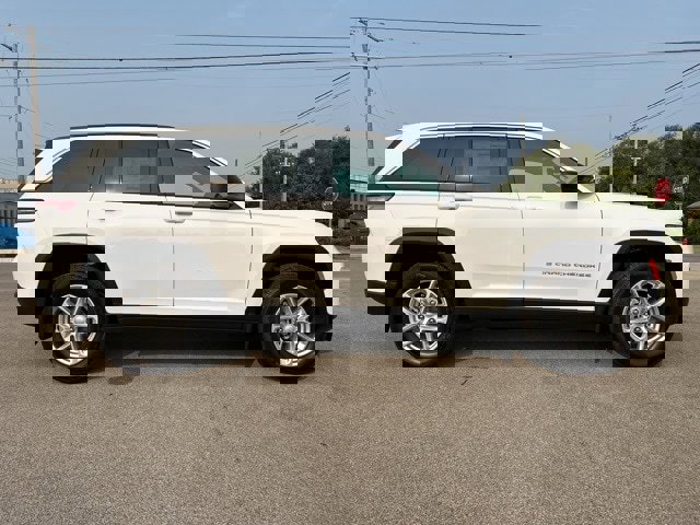 New 2025 Jeep Grand Cherokee Laredo X image 4