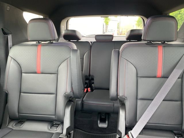New 2026 Chevrolet Traverse RS w/ LPO, Floor Liner Package FWD image 15
