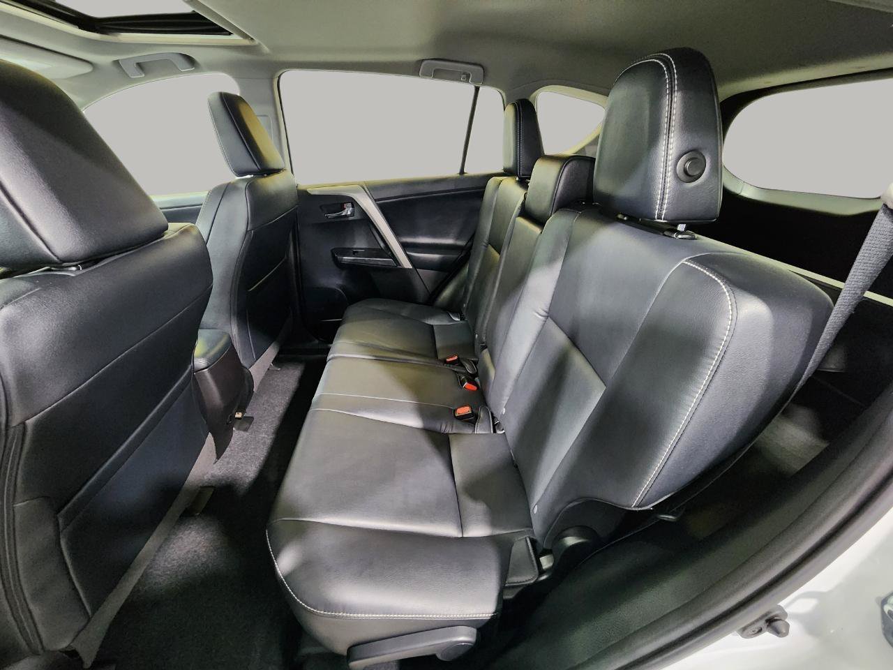Used 2017 Toyota RAV4 Platinum w/ All Weather Liner Package AWD/4WD image 33