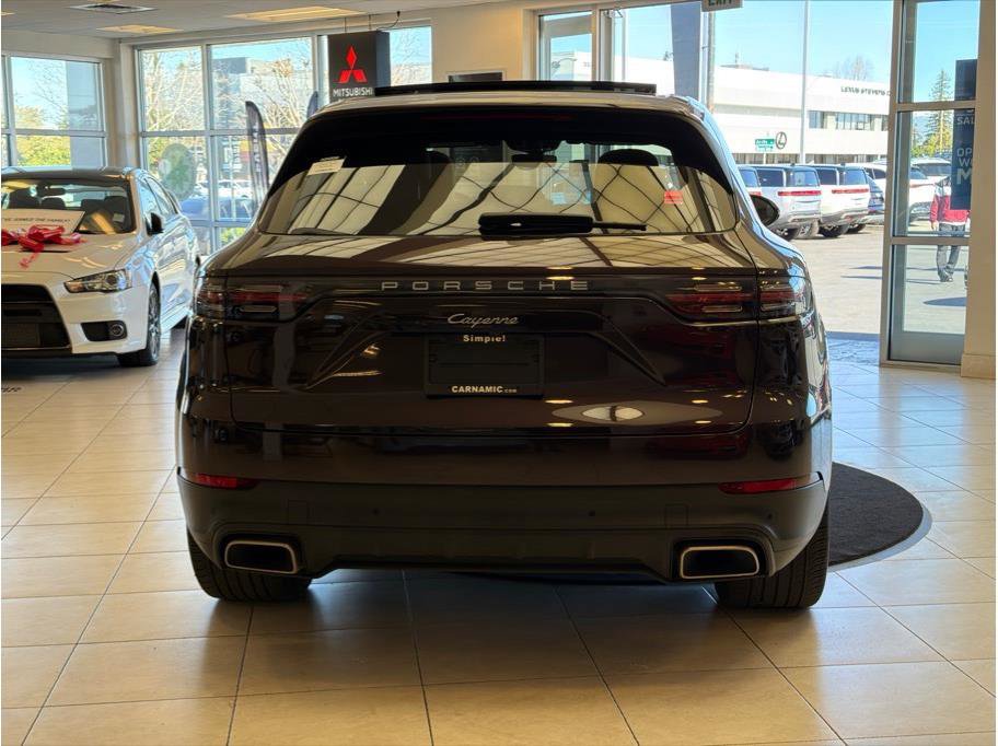 Used 2022 Porsche Cayenne Platinum Edition image 6