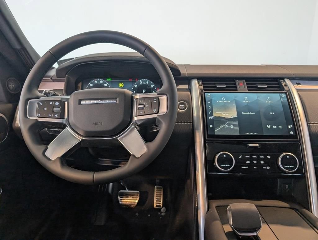 New 2026 Land Rover Discovery Limited Edition image 14