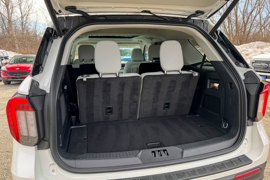 Certified 2025 Ford Explorer Platinum w/ Ultimate Package image 22