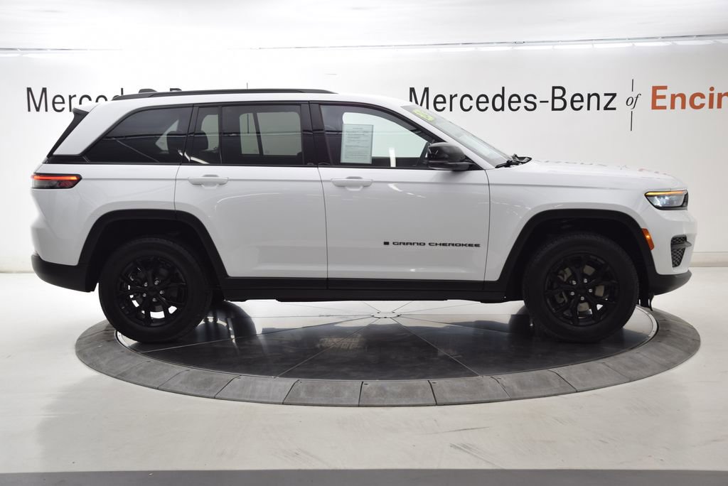Used 2024 Jeep Grand Cherokee Altitude RWD image 6