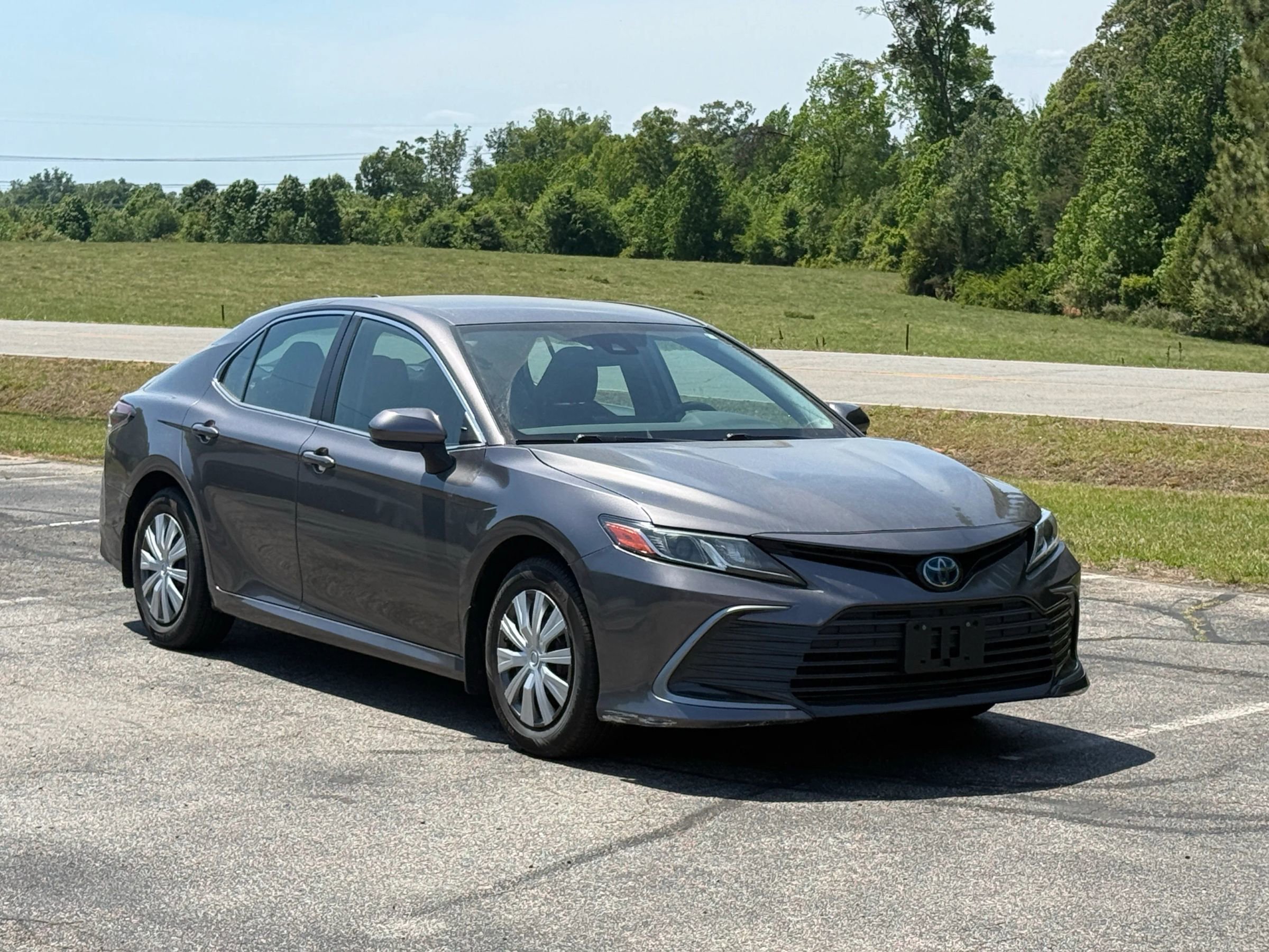 Used 2022 Toyota Camry LE FWD image 1