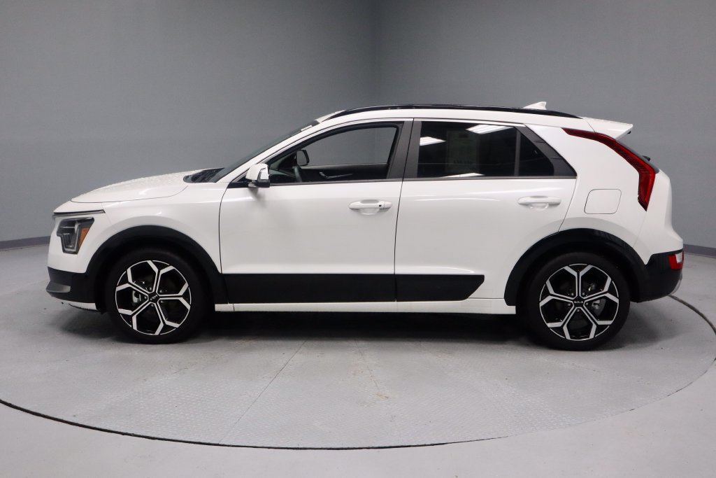 Used 2025 Kia Niro EX Touring FWD image 8