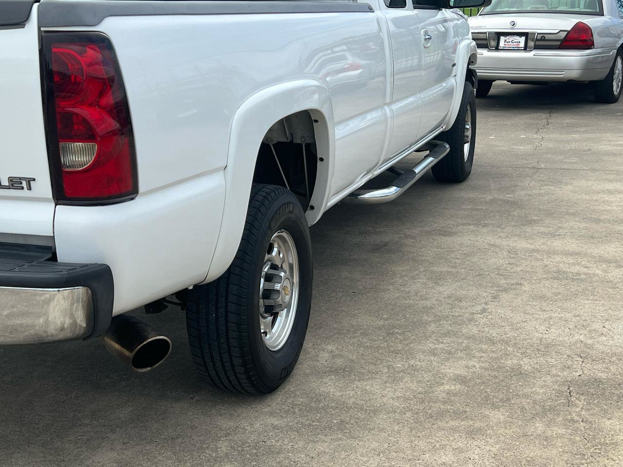 Used 2005 Chevrolet Silverado 2500 LS w/ Heavy-Duty Power Package RWD image 29