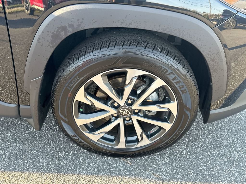 Used 2025 Toyota Corolla Cross XLE image 27