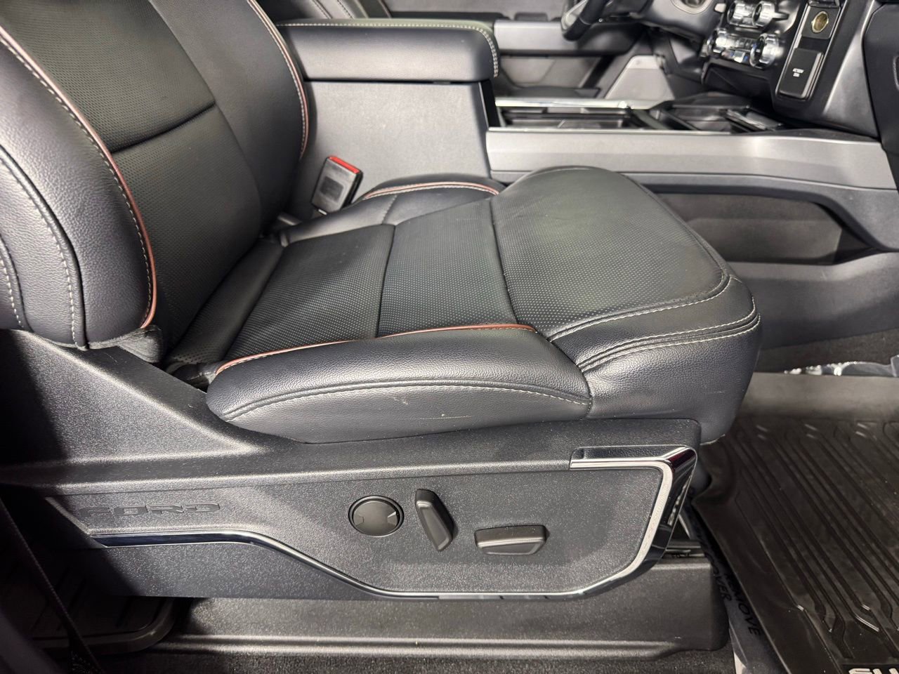 Used 2024 Ford F250 Lariat w/ Lariat Ultimate Package image 31