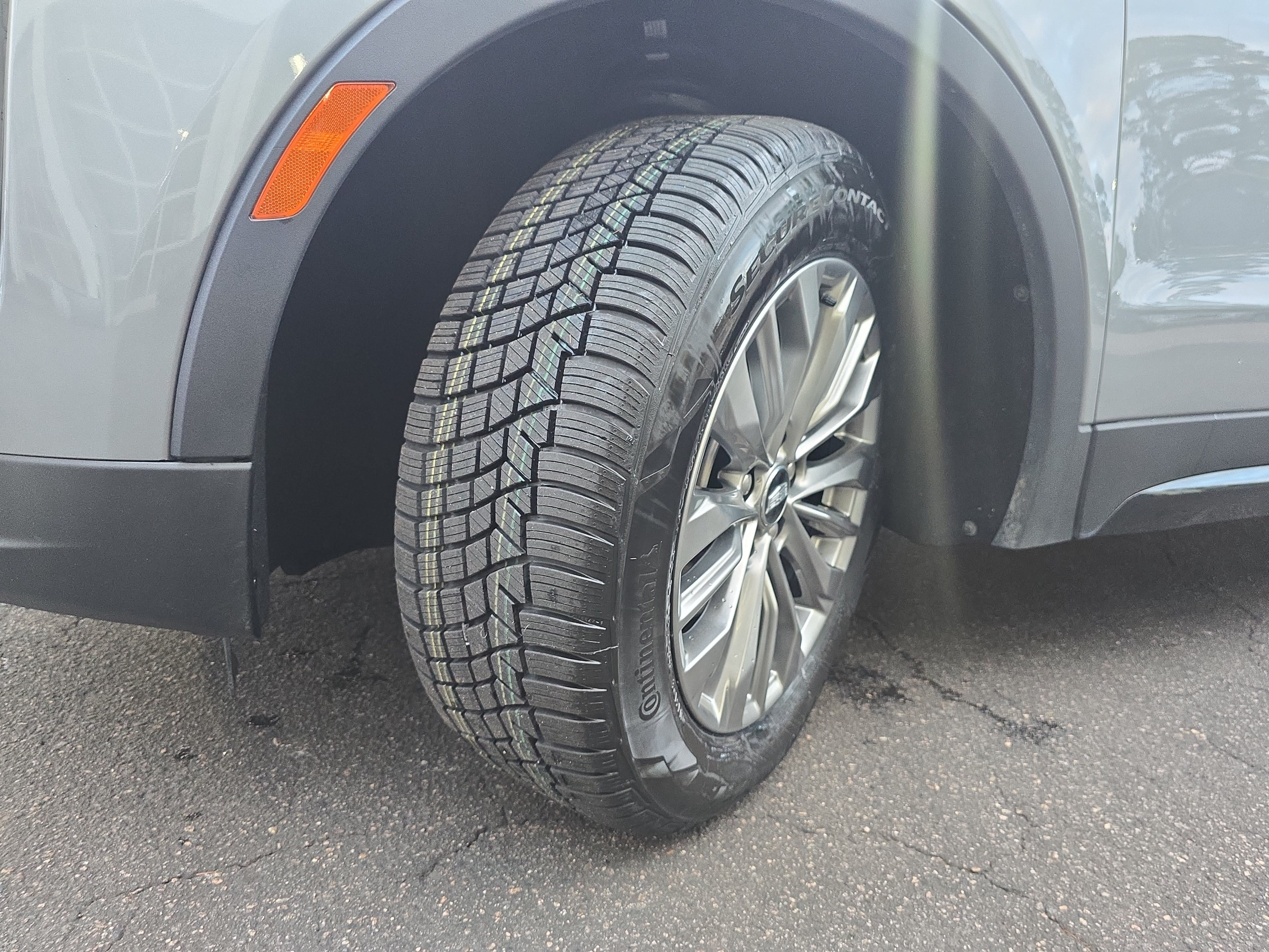 Used 2025 Cadillac XT4 Premium Luxury FWD image 32